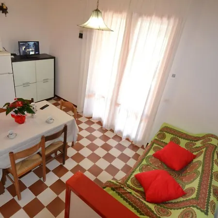 Lägenhet Comfortable Retreat With Garden Bibione