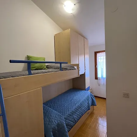 Comfortable Retreat With Garden 아파트 *