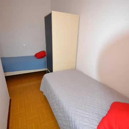 Comfortable Retreat With Garden 아파트