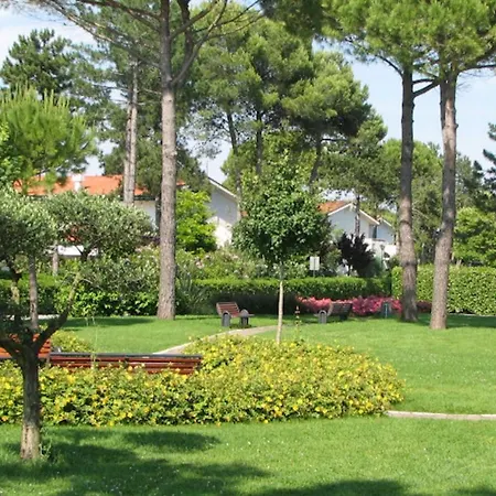 Apartment Comfortable Retreat With Garden Bibione