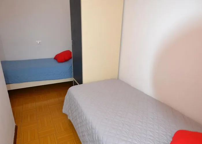 Comfortable Retreat With Garden Apartment